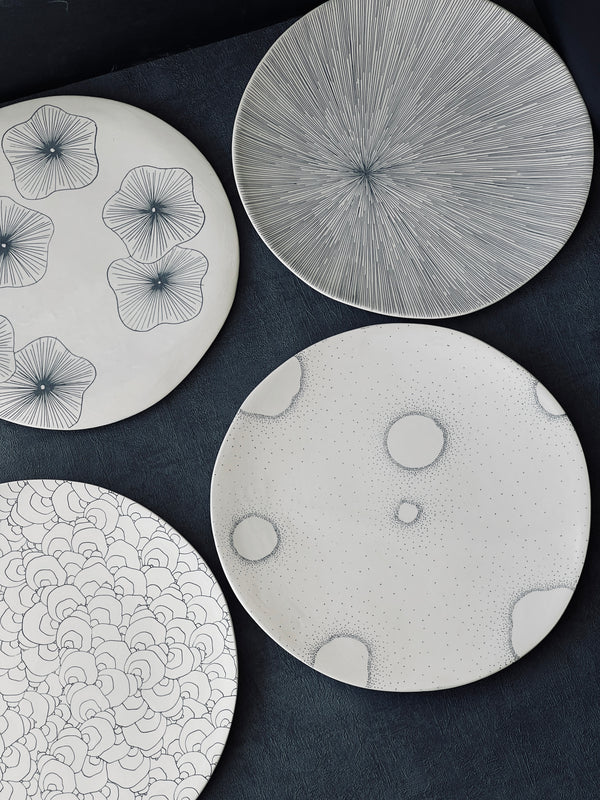 Coffret Assiettes de présentation-COFFRET-Three Seven Paris- Ceramic Plates, Platters, Bowls, Coffee Cups. Animal Designs, Zebra, Flamingo, Elephant. Graphic Designs and more.