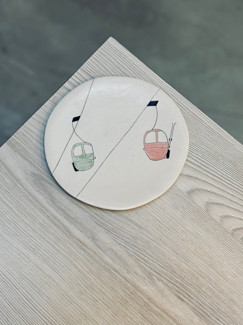 Assiette à dessert Ski Lift double vert et rouge-ASSIETTE À DESSERT-Three Seven Paris- Ceramic Plates, Platters, Bowls, Coffee Cups. Animal Designs, Zebra, Flamingo, Elephant. Graphic Designs and more.