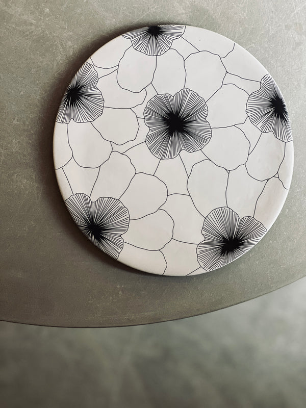 Assiette principale Béton (Gris) Flowers 1-ASSIETTE PRINCIPALE-Three Seven Paris- Ceramic Plates, Platters, Bowls, Coffee Cups. Animal Designs, Zebra, Flamingo, Elephant. Graphic Designs and more.