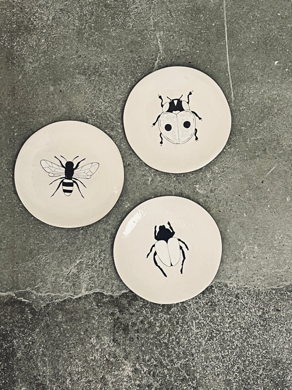 DS 107-ASSIETTE À DESSERT-Three Seven Paris- Ceramic Plates, Platters, Bowls, Coffee Cups. Animal Designs, Zebra, Flamingo, Elephant. Graphic Designs and more.