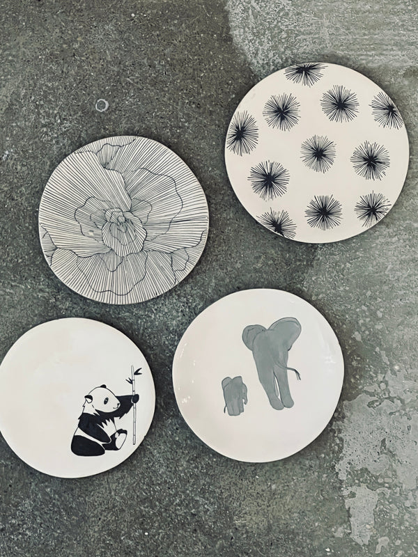 DS 118-ASSIETTE À TAPAS-Three Seven Paris- Ceramic Plates, Platters, Bowls, Coffee Cups. Animal Designs, Zebra, Flamingo, Elephant. Graphic Designs and more.