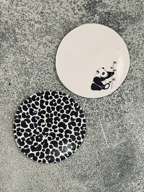 DS 124-ASSIETTE À DESSERT-Three Seven Paris- Ceramic Plates, Platters, Bowls, Coffee Cups. Animal Designs, Zebra, Flamingo, Elephant. Graphic Designs and more.