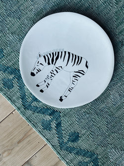 Assiette de présentation Zebra Profil-ASSIETTE DE PRÉSENTATION-Three Seven Paris- Ceramic Plates, Platters, Bowls, Coffee Cups. Animal Designs, Zebra, Flamingo, Elephant. Graphic Designs and more.