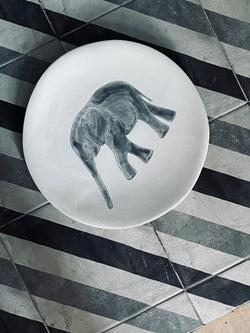 Assiette de présentation Elephant Profil-ASSIETTE DE PRÉSENTATION-Three Seven Paris- Ceramic Plates, Platters, Bowls, Coffee Cups. Animal Designs, Zebra, Flamingo, Elephant. Graphic Designs and more.