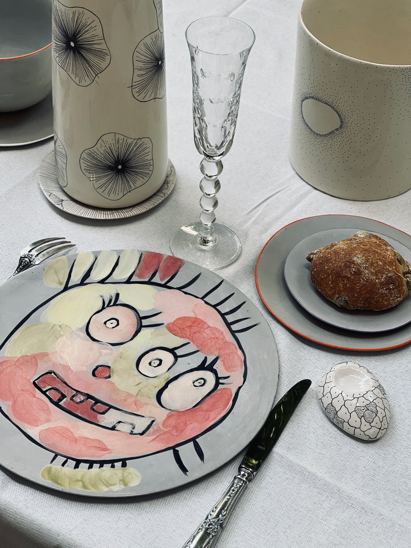 Assiette de présentation Monstre rouge-ASSIETTE DE PRÉSENTATION-Three Seven Paris-Gris béton- Ceramic Plates, Platters, Bowls, Coffee Cups. Animal Designs, Zebra, Flamingo, Elephant. Graphic Designs and more.