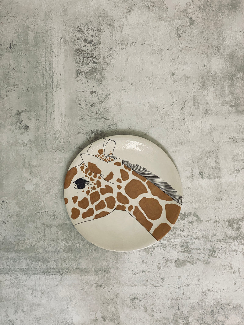 Assiette à dessert Girafe Profile-ASSIETTE À DESSERT-Three Seven Paris- Ceramic Plates, Platters, Bowls, Coffee Cups. Animal Designs, Zebra, Flamingo, Elephant. Graphic Designs and more.
