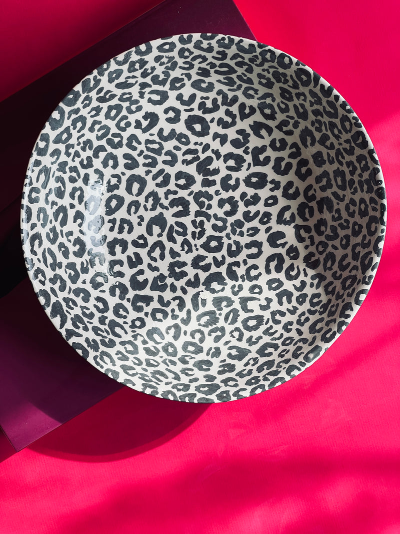 Grand plat de service rond Léopard Print Medium-GRAND PLAT DE SERVICE ROND-Three Seven Paris- Ceramic Plates, Platters, Bowls, Coffee Cups. Animal Designs, Zebra, Flamingo, Elephant. Graphic Designs and more.