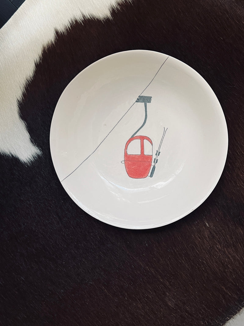 Assiette creuse Ski Lift Simple rouge-ASSIETTE CREUSE-Three Seven Paris- Ceramic Plates, Platters, Bowls, Coffee Cups. Animal Designs, Zebra, Flamingo, Elephant. Graphic Designs and more.