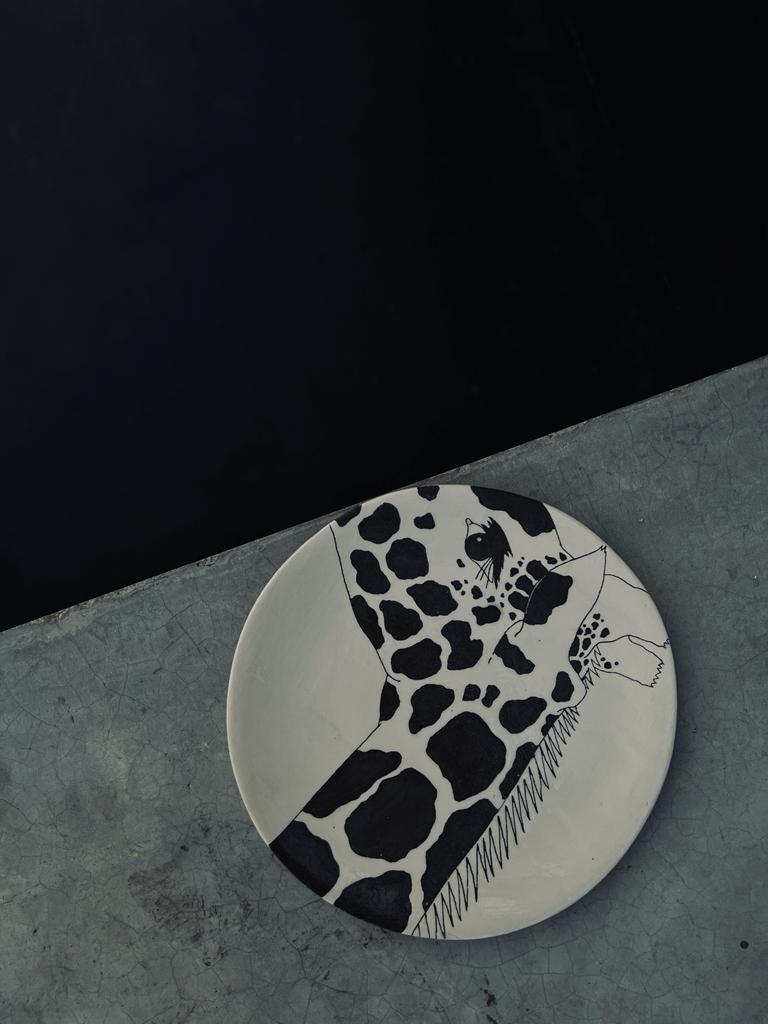 Assiette à dessert Girafe Profile Black-ASSIETTE À DESSERT-Three Seven Paris- Ceramic Plates, Platters, Bowls, Coffee Cups. Animal Designs, Zebra, Flamingo, Elephant. Graphic Designs and more.