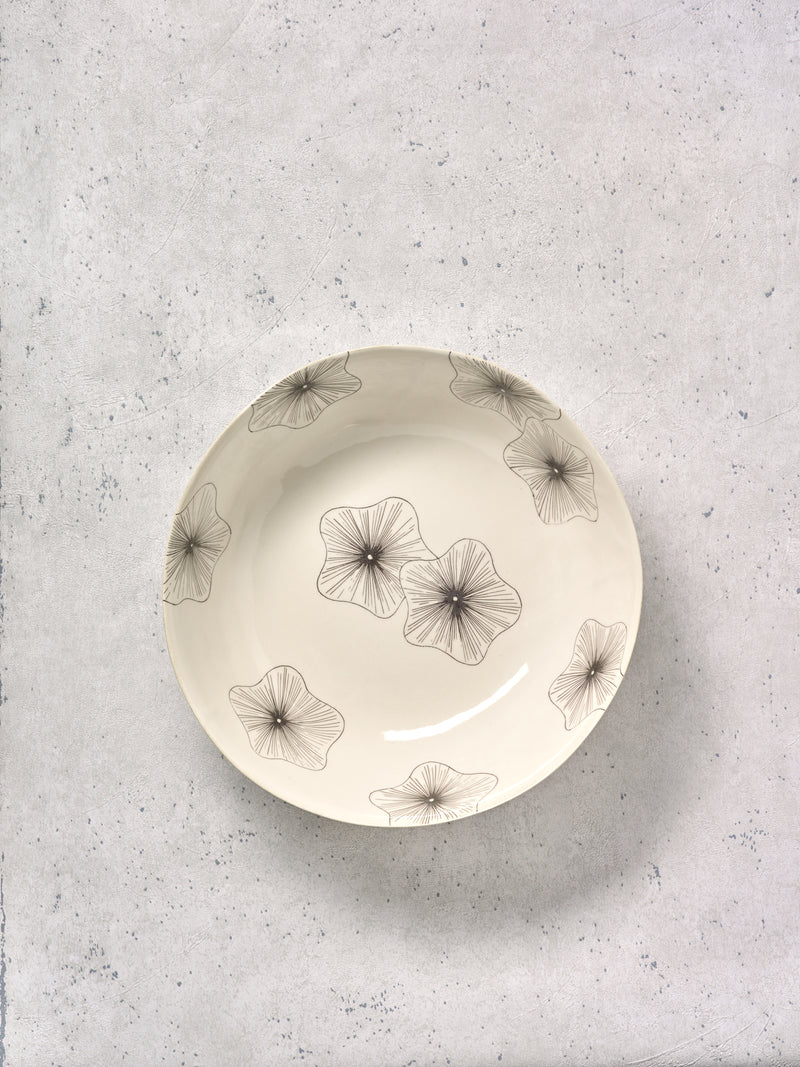 Grand plat de service rond Coral Flower-GRAND PLAT DE SERVICE ROND-Three Seven Paris- Ceramic Plates, Platters, Bowls, Coffee Cups. Animal Designs, Zebra, Flamingo, Elephant. Graphic Designs and more.